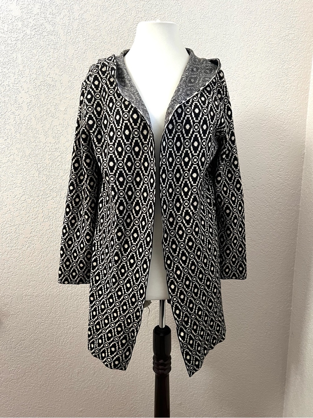 Sioni Black White Geometric Open Front Knit Coat Hood Jacket Long Sleeve Medium